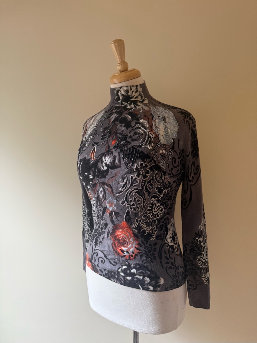 C Beaded Floral Mock Neck Top Size Medium